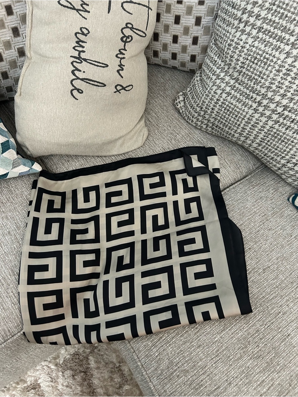 Geometric Black and Cream Throw Blanket - Brand - Picture 3 of 4
